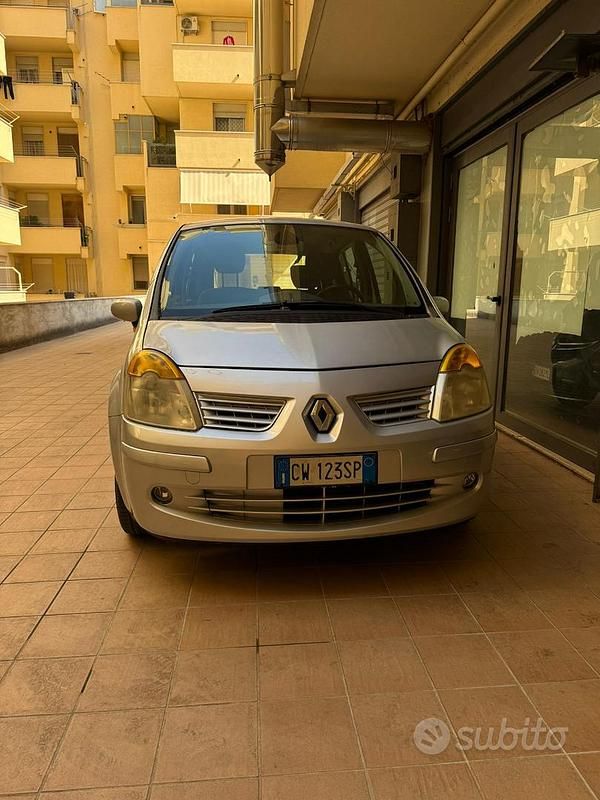 Usata Renault Modus 65 CV (47 kW) 2005 Grigio Monovolume