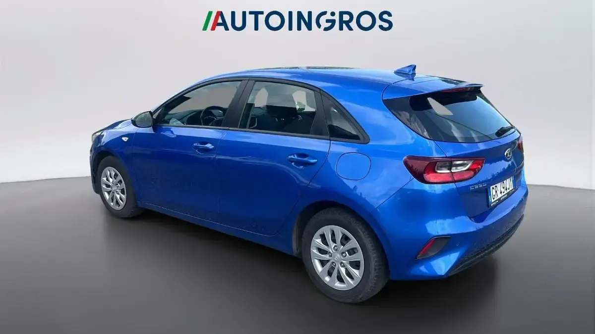 Begagnad Kia Ceed 99 HK (72 kW) 2021 Blå Halvkombi