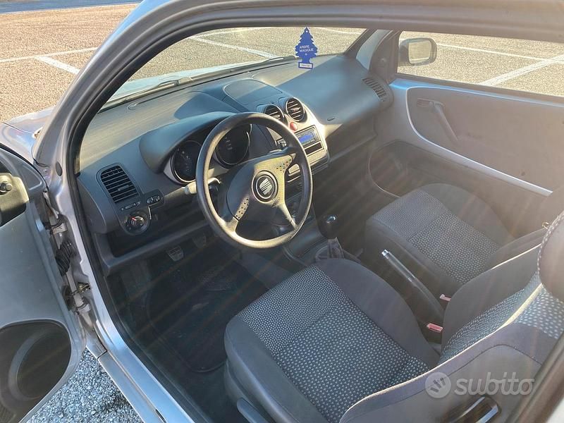 Usata Seat Arosa 50 CV (36 kW) 2004 Grigio Utilitaria