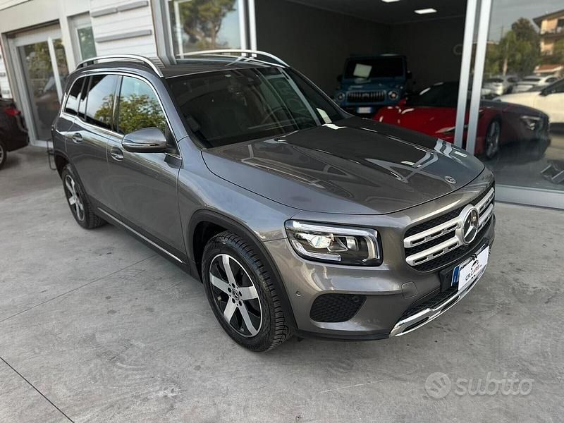 Grigio Usata 2021 Mercedes GLB200 SUV | 29.900 € (Ottimo prezzo) - Immagine 1/4