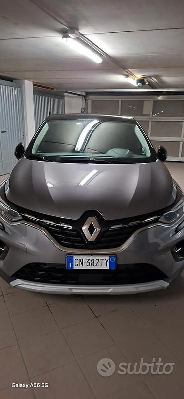 Usata Renault Captur 100 CV (73 kW) 2023 Grigio SUV