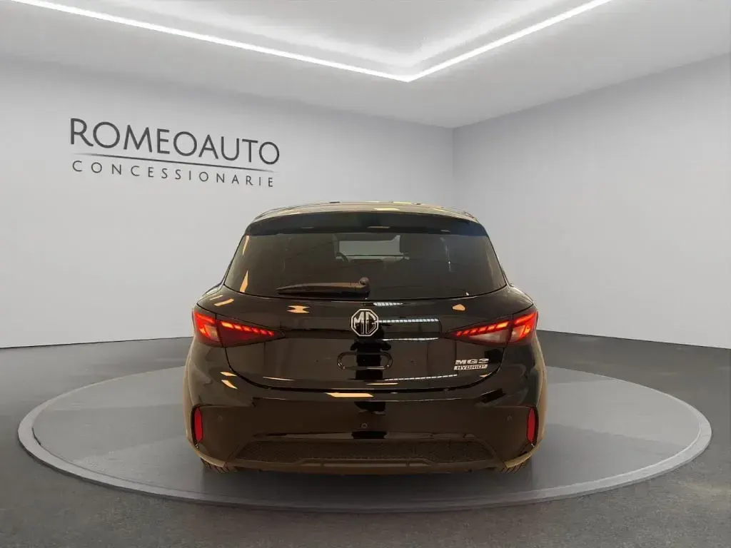 Nuova MG MG3 Luxury 102 CV (75 kW) 2026 Pebble black Utilitaria