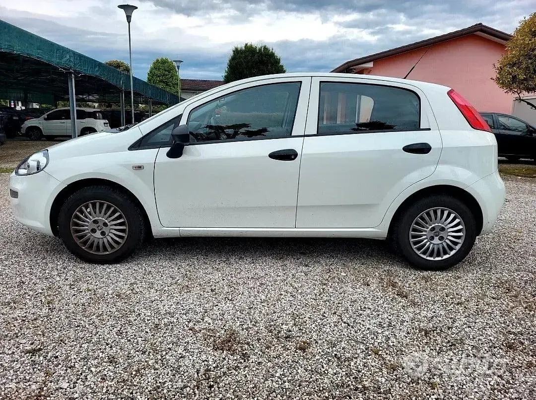 Usata Fiat Punto Street 69 CV (50 kW) 2018 Bianco Utilitaria