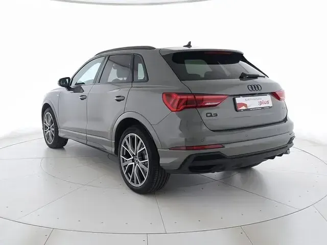 Usata Audi Q3 S-Line 150 CV (110 kW) 2023 Grigio chronos metallizzato SUV
