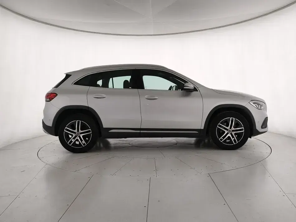 Usata Mercedes GLA200 150 CV (110 kW) 2022 Grigio SUV