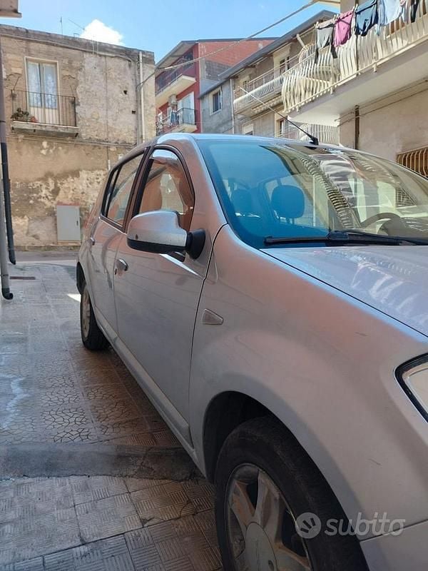 Usata Dacia Sandero 75 CV (55 kW) 2010 Grigio Berlina