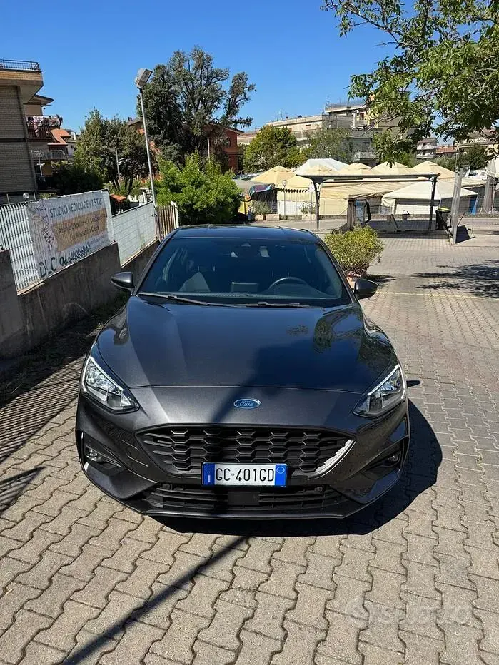 Usata Ford Focus ST-Line 120 CV (88 kW) 2020 Grigio Berlina