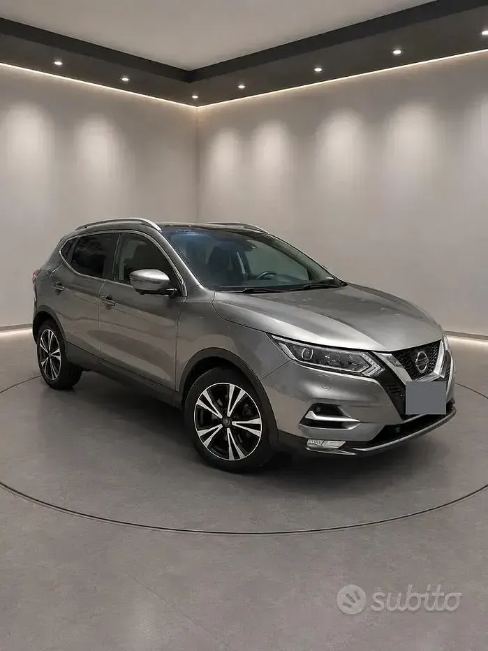 Usata Nissan Qashqai N-Connecta 110 CV (80 kW) 2017 Grigio SUV