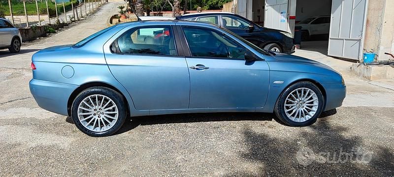 Usata Alfa Romeo 156 140 CV (102 kW) 2004 Blu Berlina