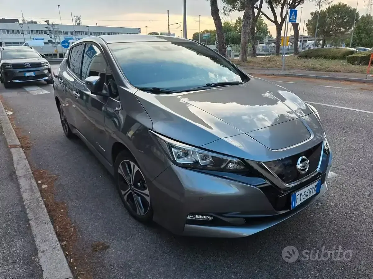 Usata Nissan Leaf 89 kW (122 CV) 2019 Grigio Utilitaria