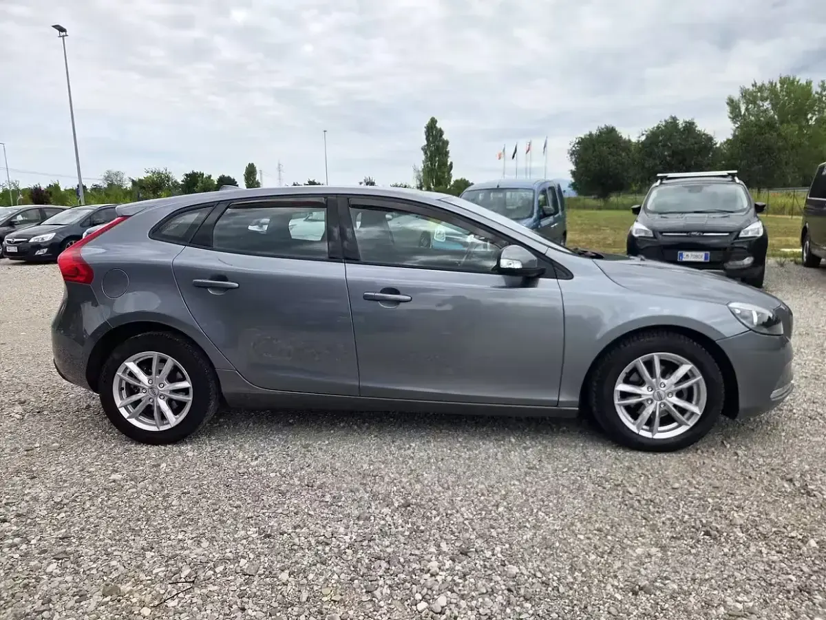 Usata Volvo V40 114 CV (83 kW) 2015 Grigio Berlina