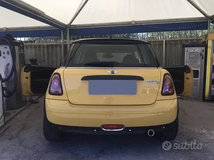Usata Mini Cooper D 109 CV (80 kW) 2007 Giallo Utilitaria