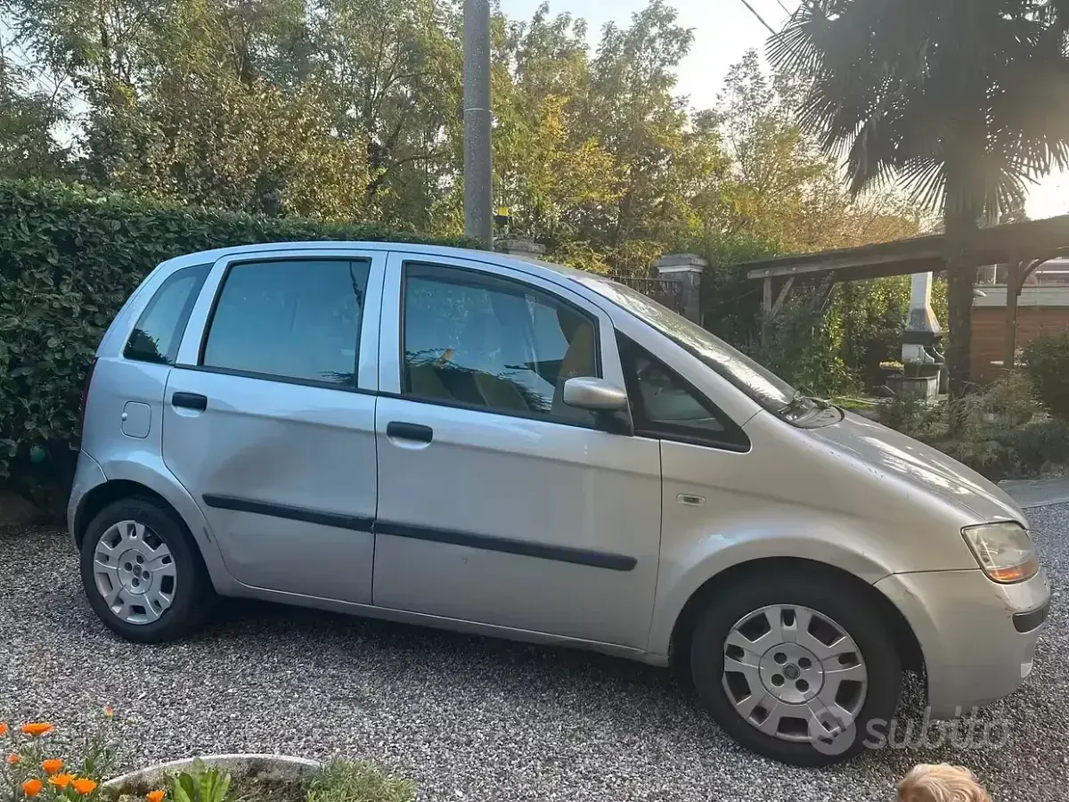 Usata Fiat Idea 69 CV (50 kW) 2005 Grigio Monovolume