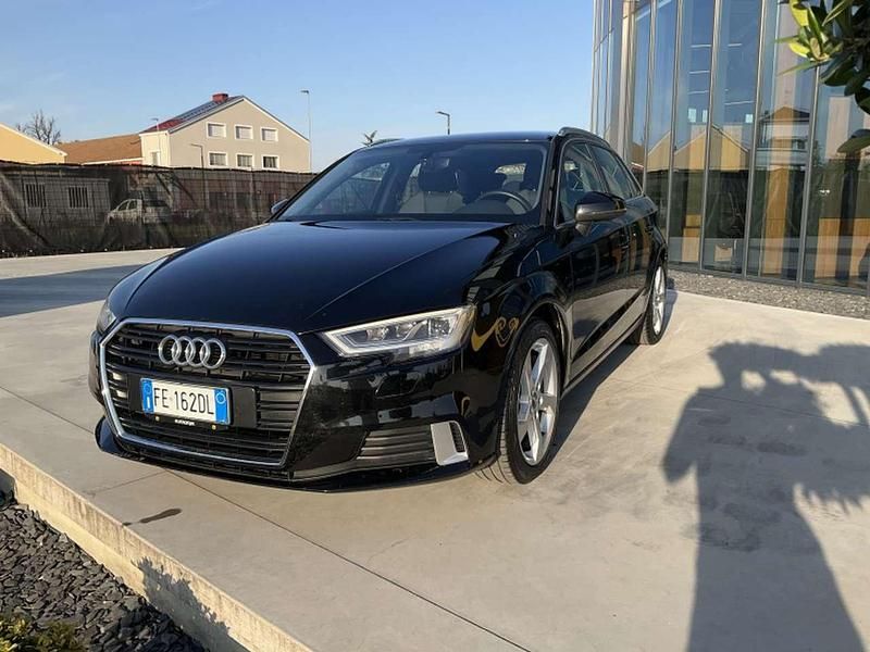Begagnad Audi A3 Sport 110 HK (80 kW) 2016 Svart Sedan