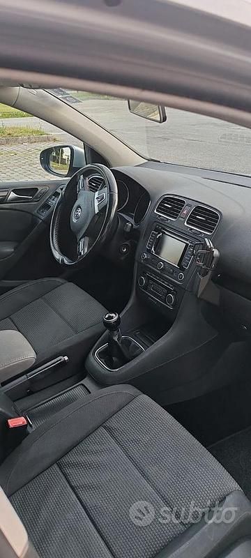 Usata VW Golf VI 105 CV (77 kW) 2011 Grigio Utilitaria