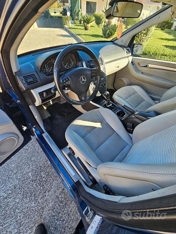 Usata Mercedes A180 Avantgarde 116 CV (85 kW) 2009 Blu Berlina