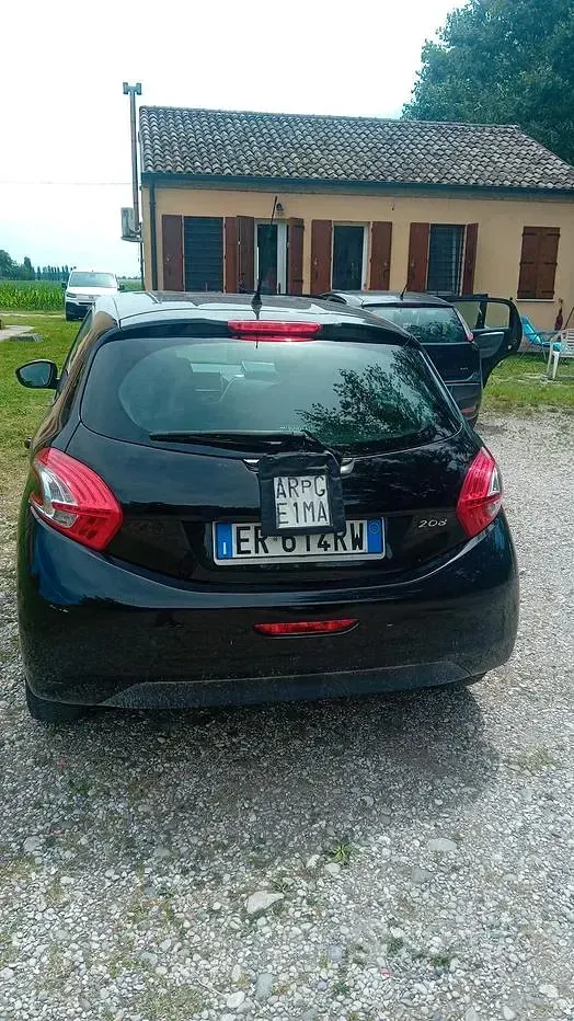 Usata Peugeot 208 68 CV (50 kW) 2013 Nero Utilitaria