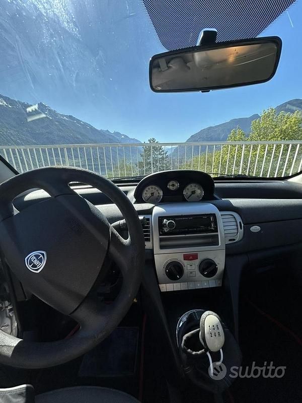 Usata Lancia Ypsilon 77 CV (56 kW) 2010 Grigio Utilitaria