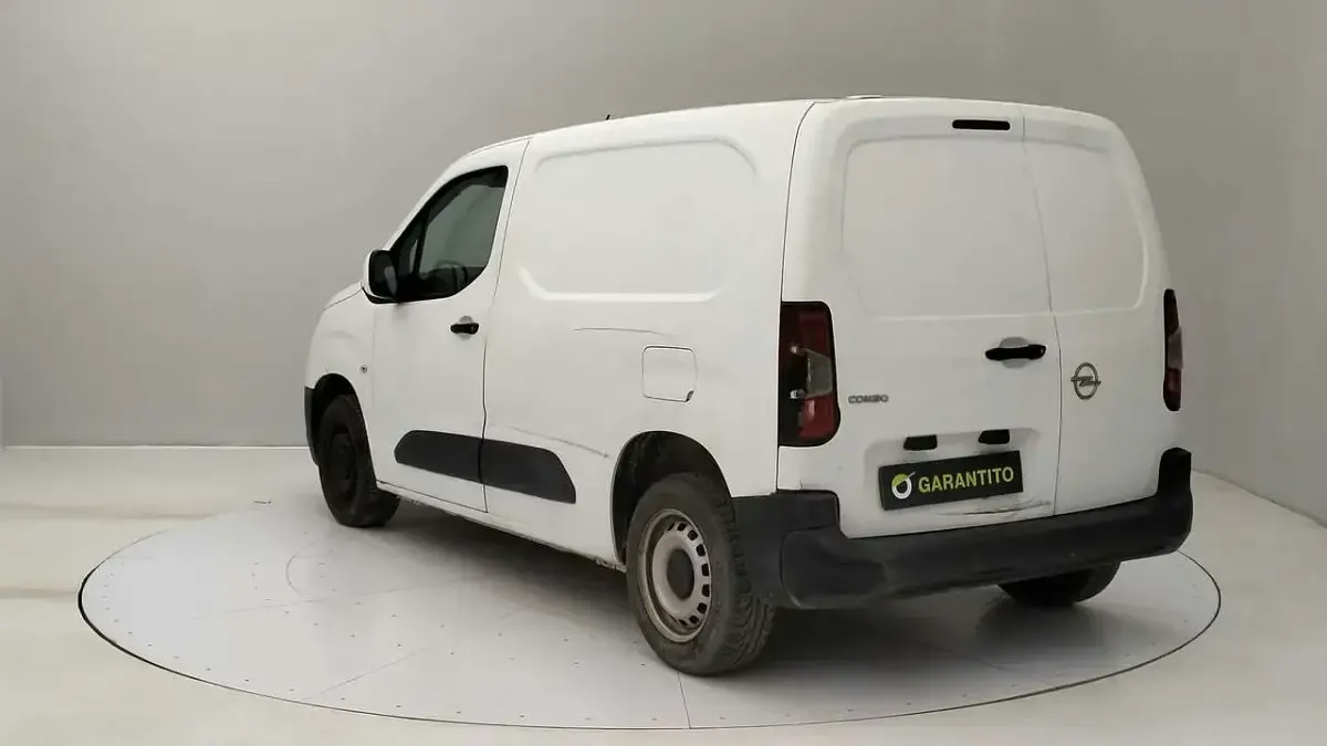 Usata Opel Combo Edition 101 CV (74 kW) 2020 Bianco Monovolume