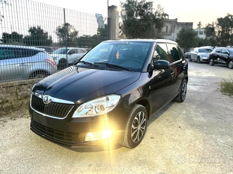 Nero Usata 2015 Skoda Fabia Due volumi | 6900 € (Buon prezzo) - Immagine 1/4