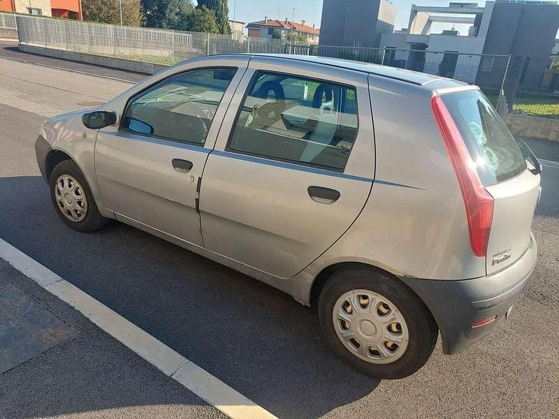 Usata Fiat Punto 60 CV (44 kW) 2004 Grigio Berlina