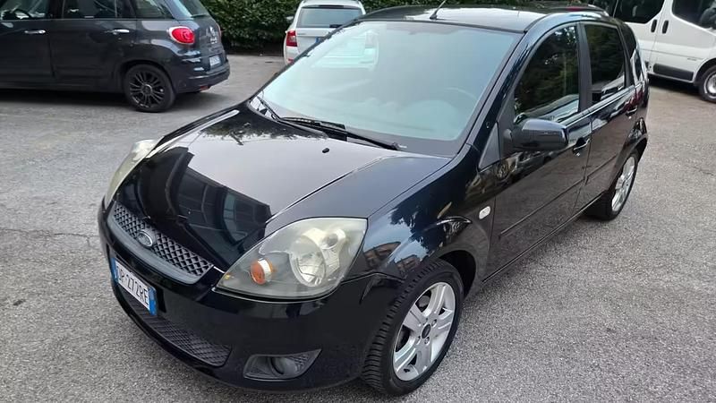 Usata Ford Fiesta Ghia 67 CV (49 kW) 2008 Nero Utilitaria