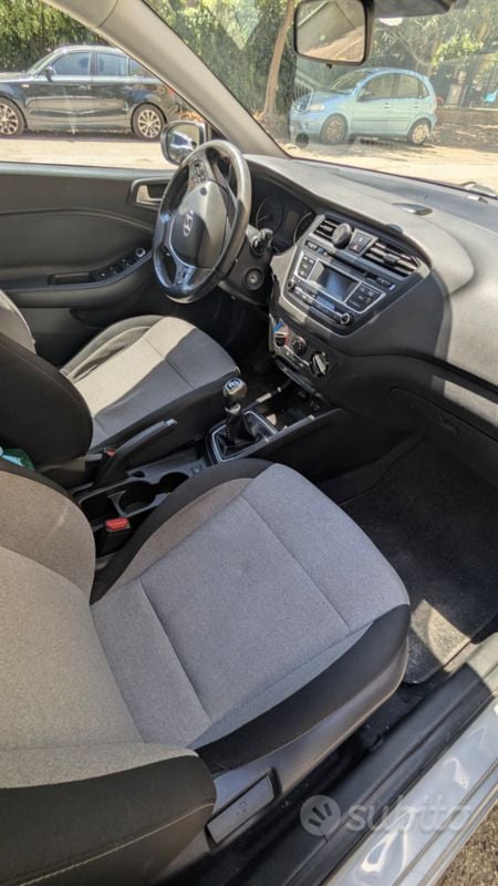 Usata Hyundai i20 84 CV (61 kW) 2015 Grigio Utilitaria