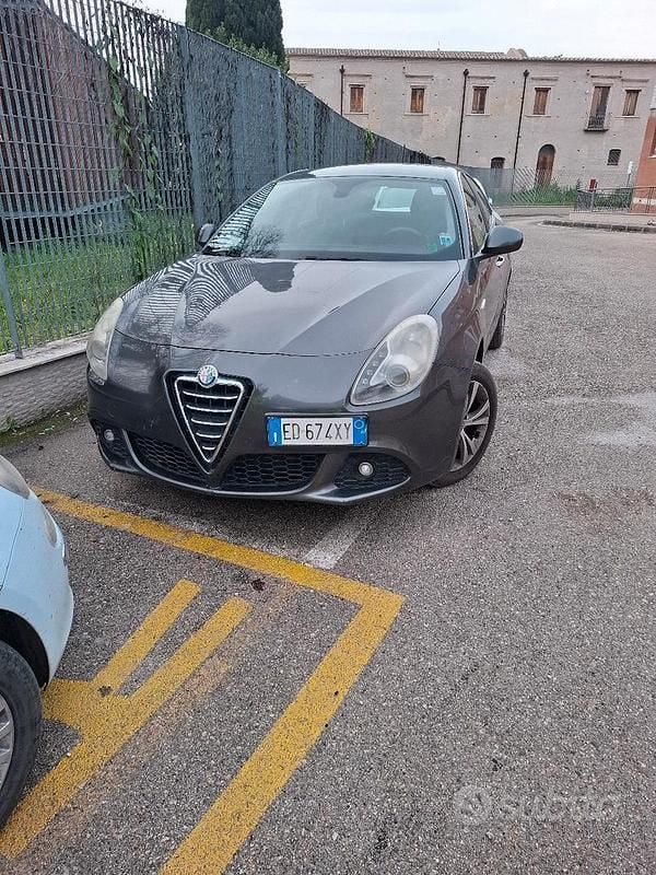 Grigio Usata 2010 Alfa Romeo Giulietta Tre volumi | 2900 € - Immagine 1/4