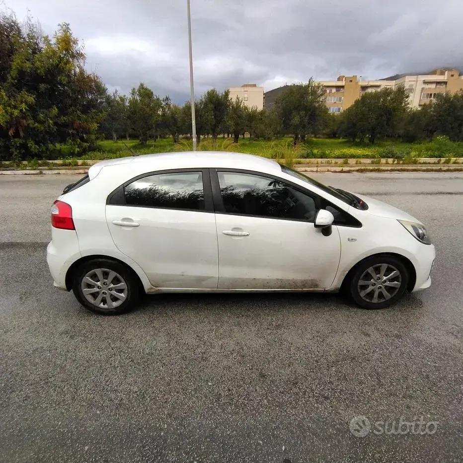 Usata Kia Rio 75 CV (55 kW) 2016 Bianco Utilitaria