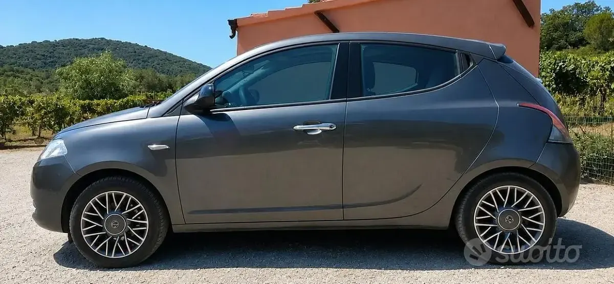 Usata Lancia Ypsilon Platinum 2011 Grigio Utilitaria