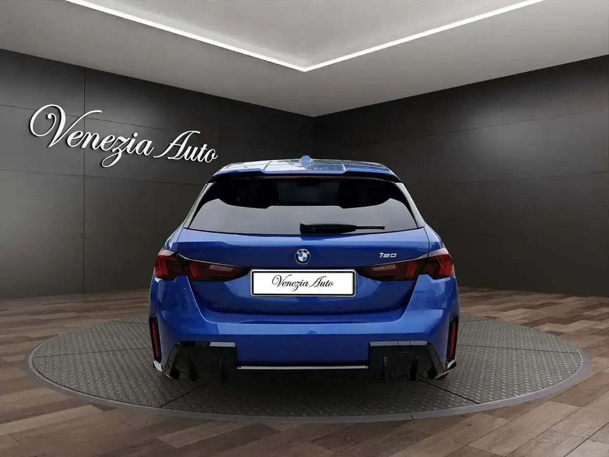 Usata BMW 120 M Sport 155 CV (114 kW) 2025 Blu/azzurro Utilitaria