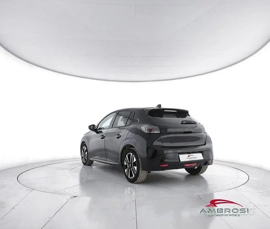 Usata Peugeot 208 Allure 101 CV (74 kW) 2025 Nero Utilitaria