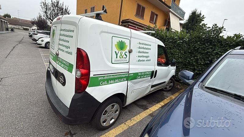 Usata Opel Combo 95 CV (69 kW) 2017 Monovolume