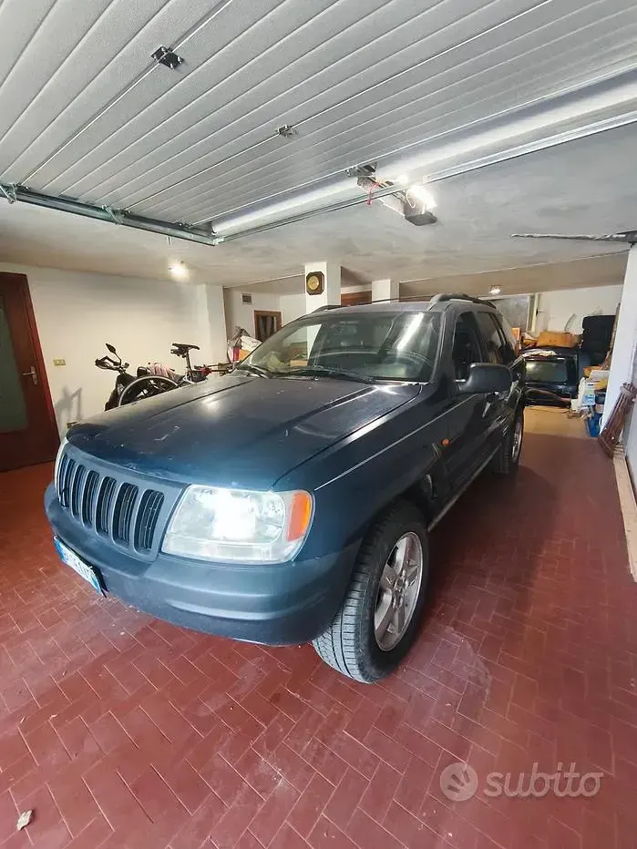 Usata Jeep Cherokee 223 CV (164 kW) 2000 Bluazzurro SUV