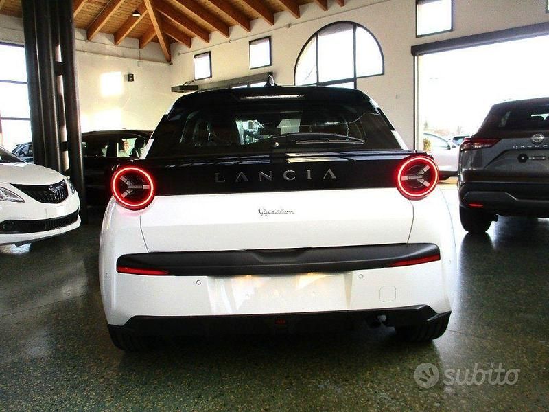 Nuova Lancia Ypsilon 101 CV (74 kW) 2025 Bianco Utilitaria