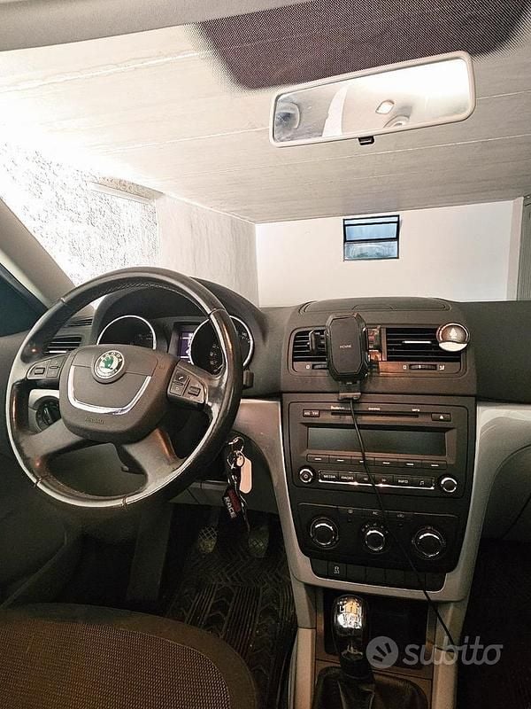 Usata Skoda Yeti Active 105 CV (77 kW) 2010 Grigio SUV