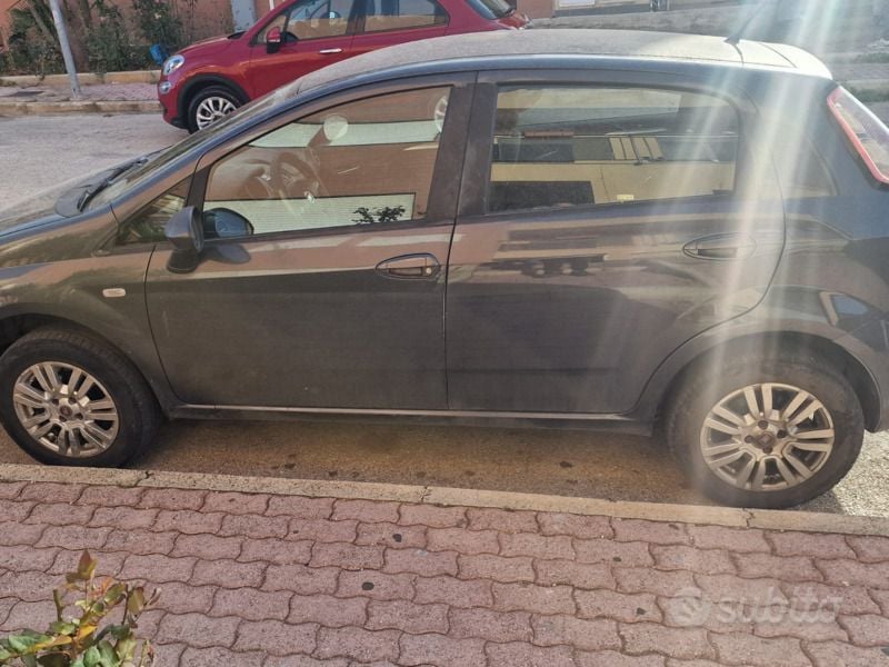 Usata Fiat Grande Punto 77 CV (56 kW) 2013 Nero Utilitaria