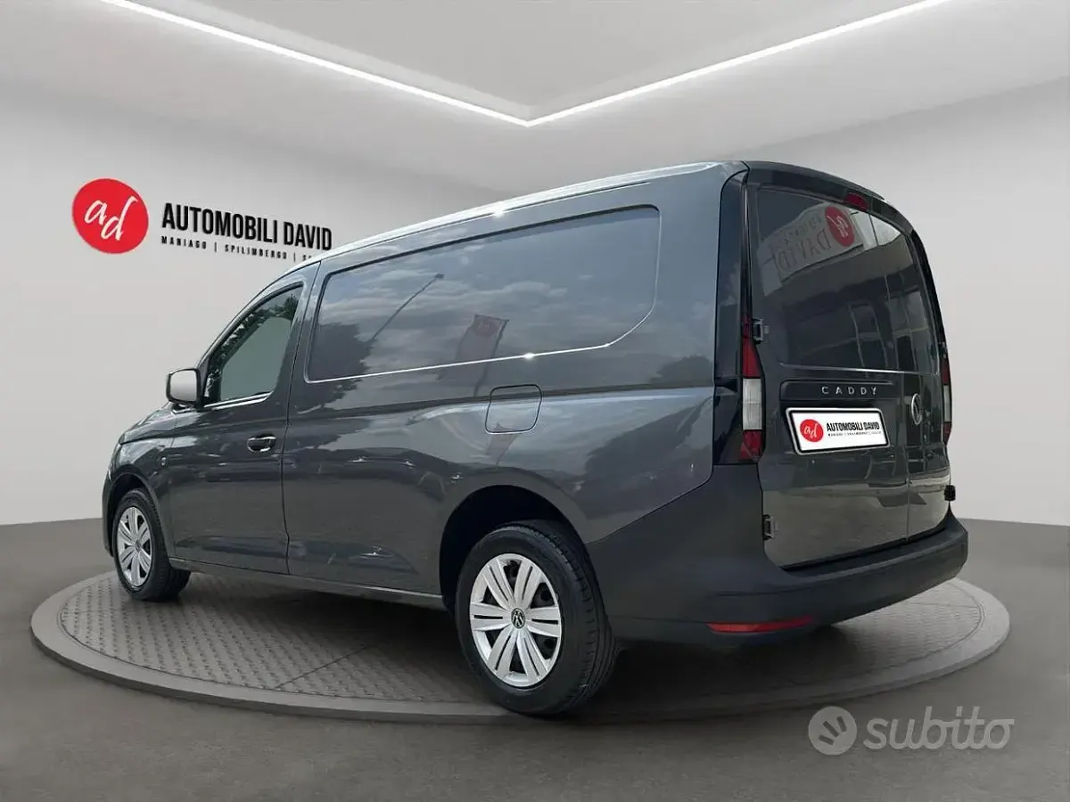 Usata VW Caddy Business 102 CV (75 kW) 2022 Grigio Monovolume