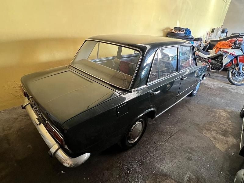 Usata Fiat 124 39 CV (28 kW) 1977 Grigio Berlina