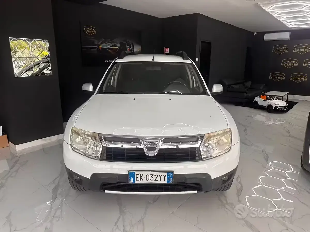 Usata Dacia Duster Lauréate 110 CV (80 kW) 2011 Bianco SUV