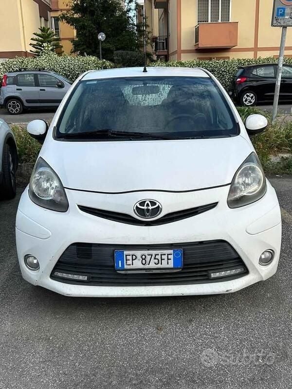 Bianco Usata 2012 Toyota Aygo Connect Style Due volumi | 2800 € (Ottimo prezzo) - Immagine 1/2