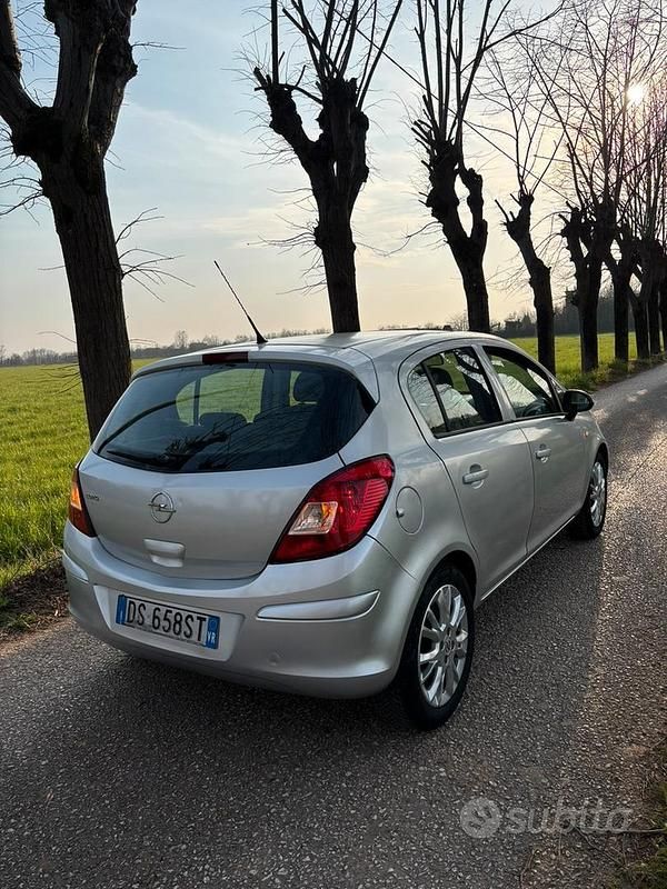 Usata Opel Corsa Club 80 CV (58 kW) 2009 Grigio Utilitaria