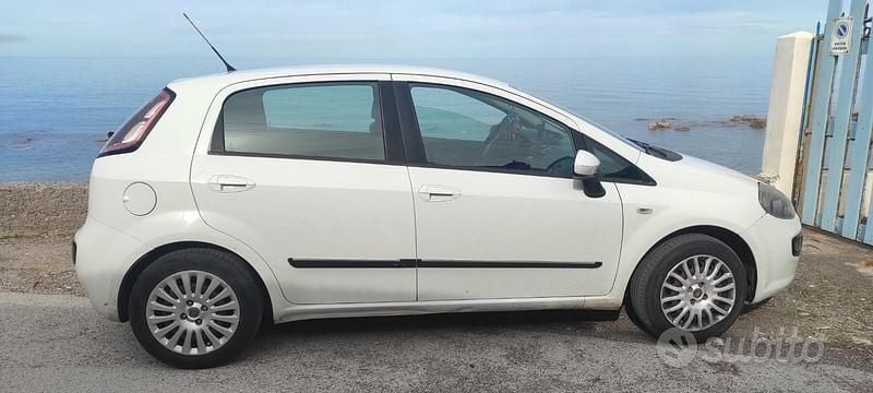 Käytetty Fiat Punto Evo 69 HP (50 kW) 2011 Valkoinen Viistoperä