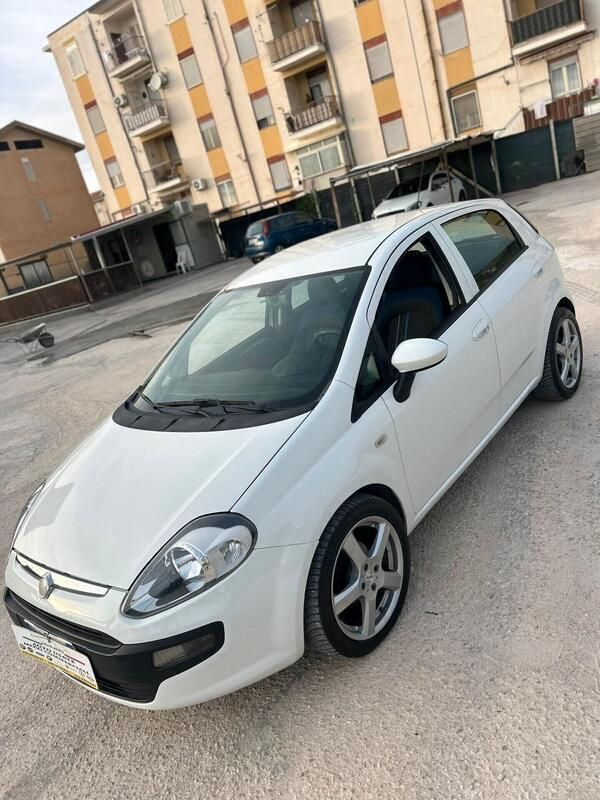 Usata Fiat Punto Evo Dynamic 75 CV (55 kW) 2011 Bianco Utilitaria