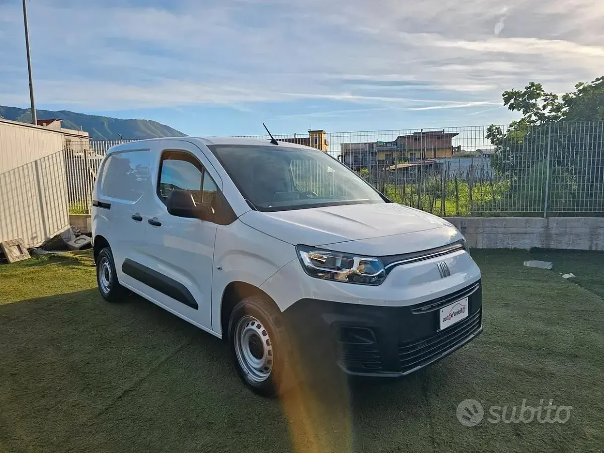 Usata Fiat Doblò 102 CV (75 kW) 2024 Bianco Monovolume