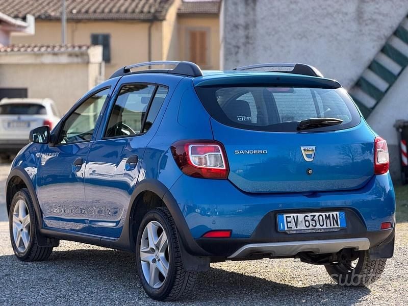 Usata Dacia Sandero Stepway 90 CV (66 kW) 2014 Blu Berlina