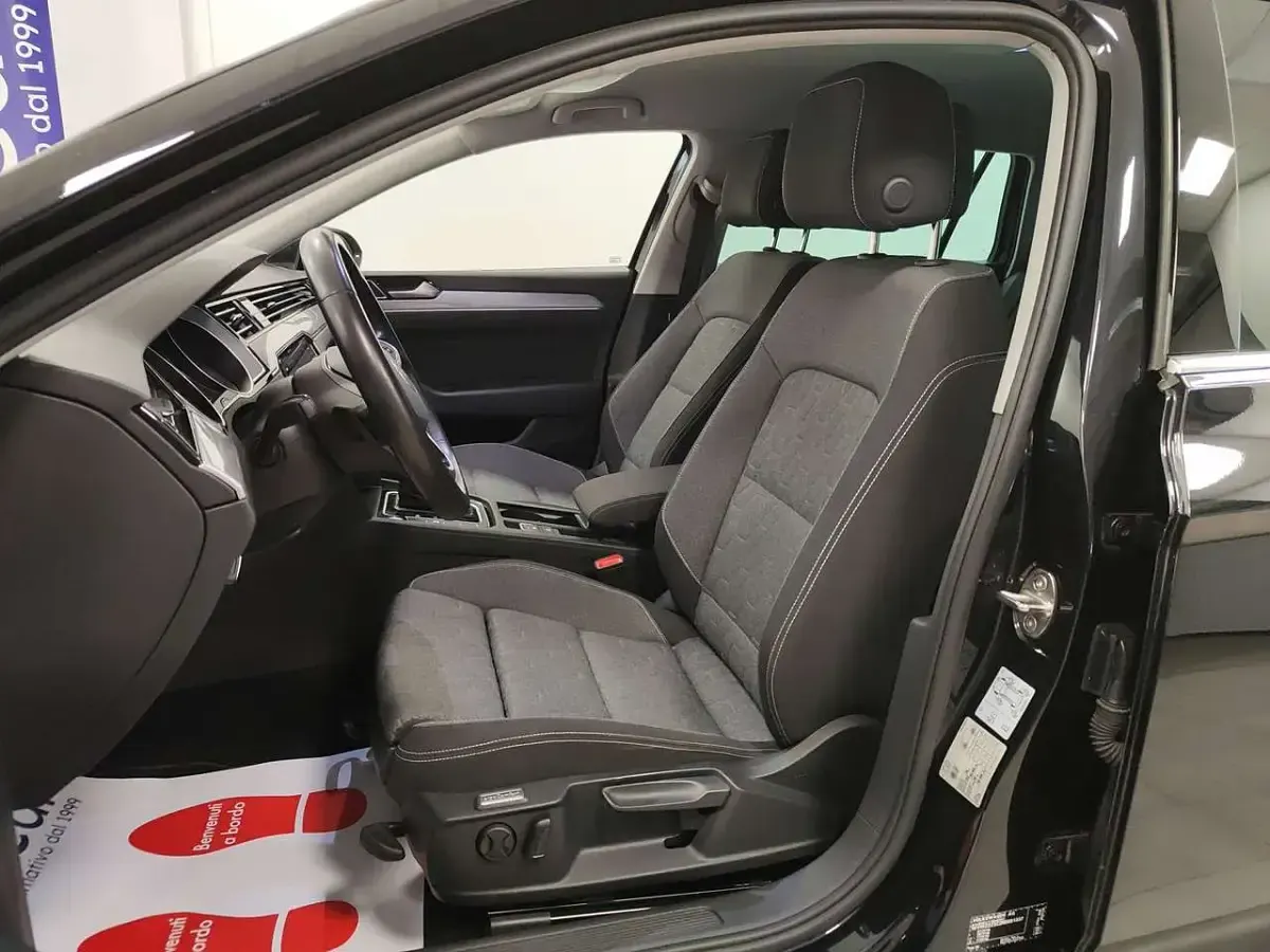 Usata VW Passat 122 CV (89 kW) 2024 Nero Station wagon