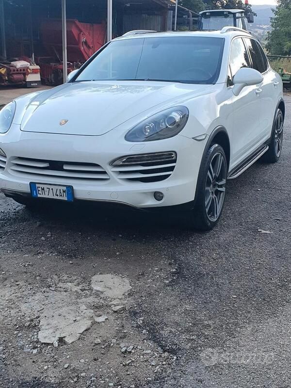 Usata 2012 Porsche Cayenne SUV | 23.999 € (Cara) - Immagine 1/3