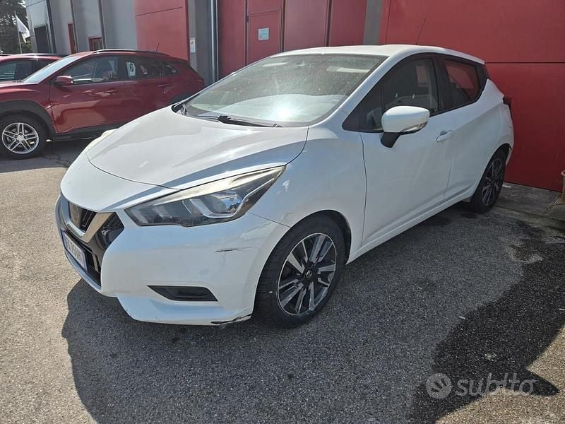 Gebraucht Nissan Micra Acenta 71 PS (52 kW) 2017 Weiß Kleinwagen