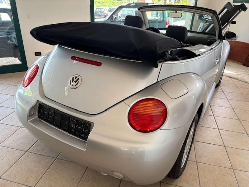 Usata VW New Beetle 75 CV (55 kW) 2005 Argento Utilitaria